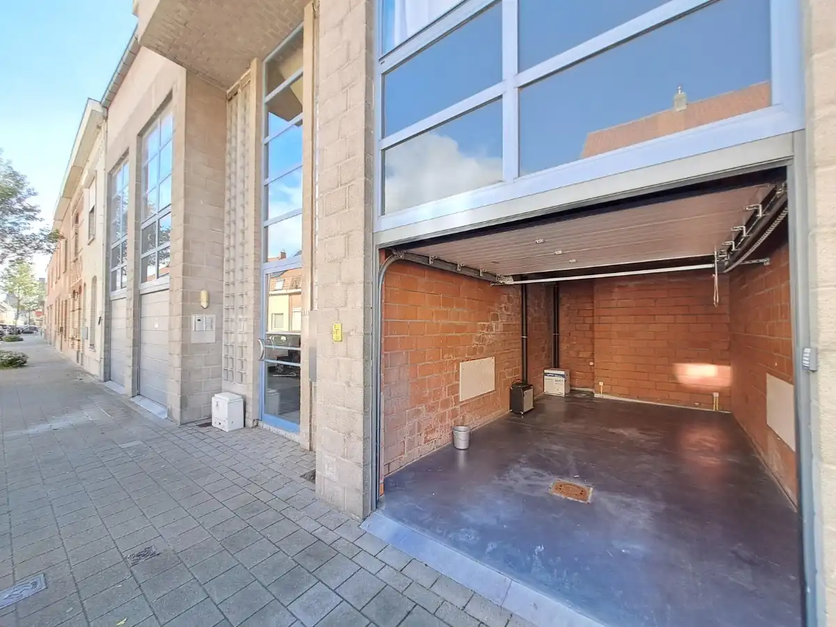 Lichtrijk gelijkvoers appartement met tuin en 2 slaapkamers en garage foto 28