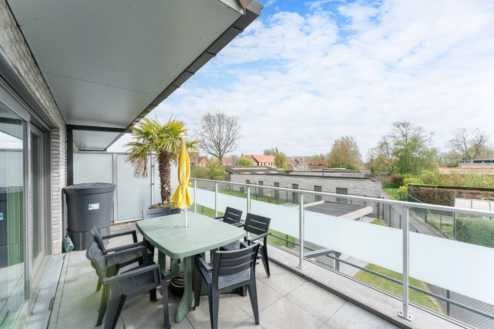 Recent 2-slaapkamer appartement (99m²) met ruim terras te Leke!  foto 16