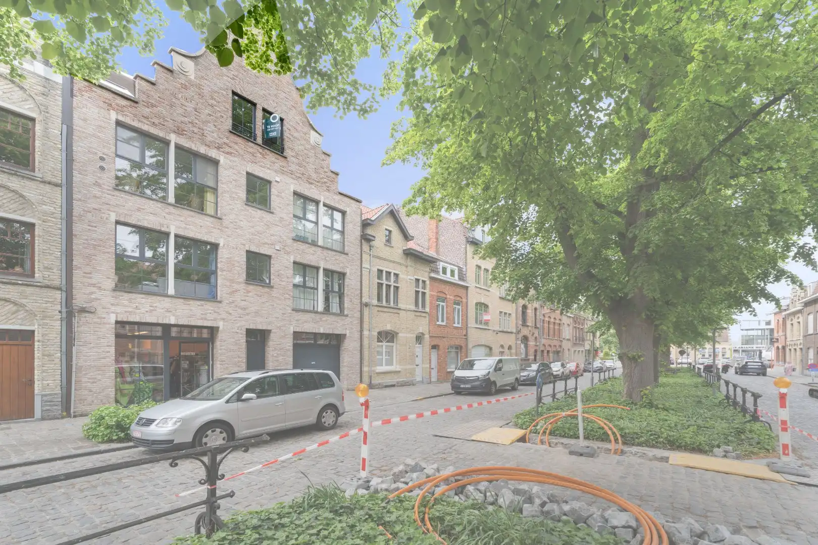 Instapklaar appartement met zonnig terras op toplocatie in Ieper foto 2