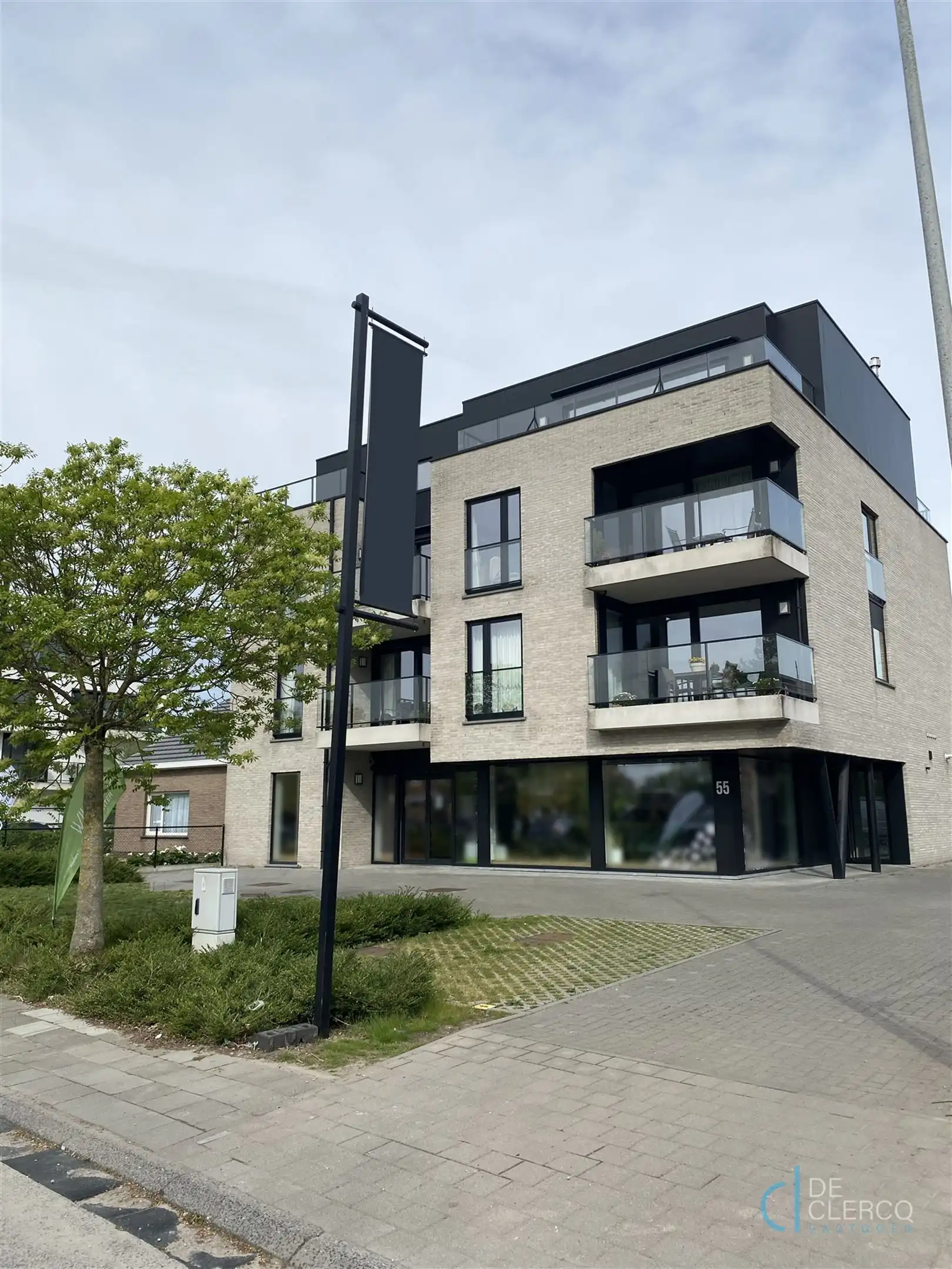 Winkelruimte te huur op toplocatie te Lochristi Dorp! foto {{pictureIndex}}