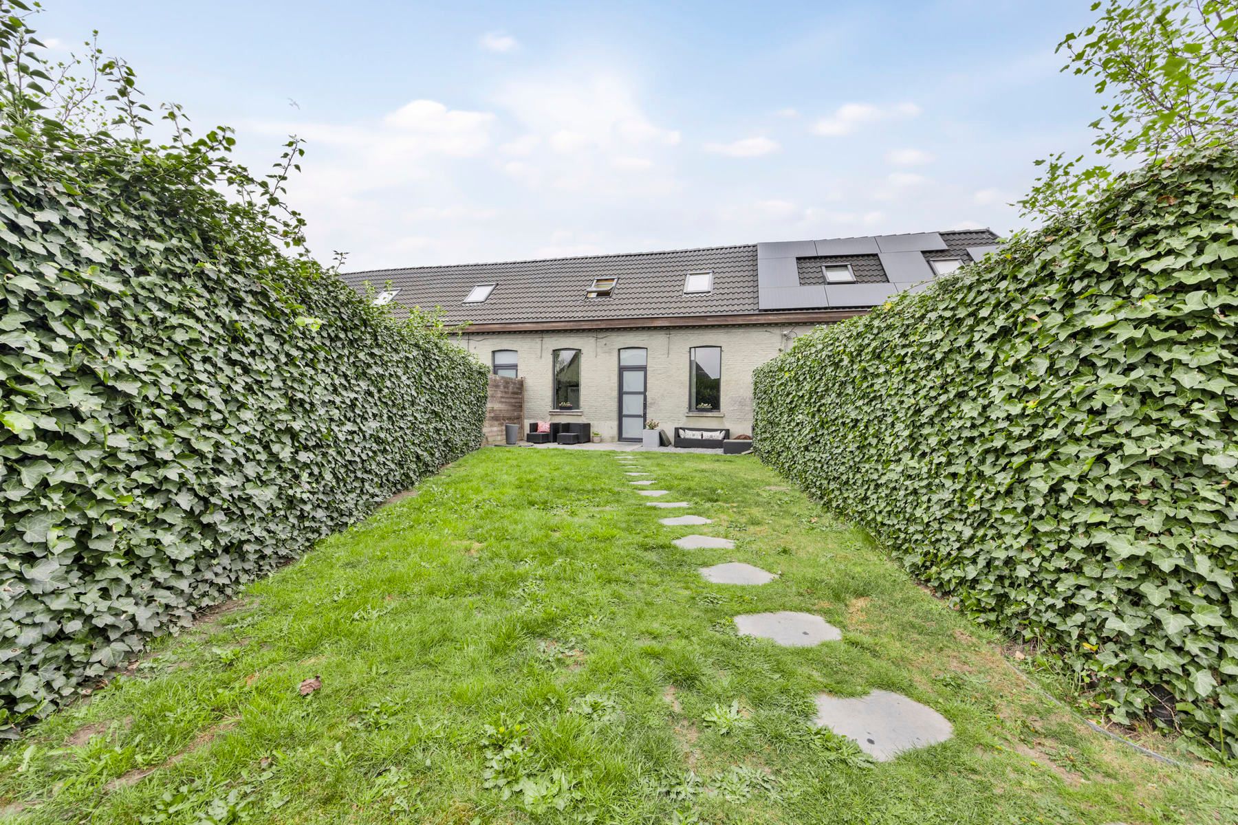 Instapklare starterswoning met parkeerplaats en hobbyruimte foto 14