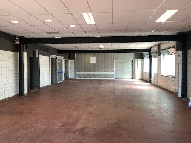 Opslagruimte/atelier van 300 m2 op goede verbindingsweg! foto 3