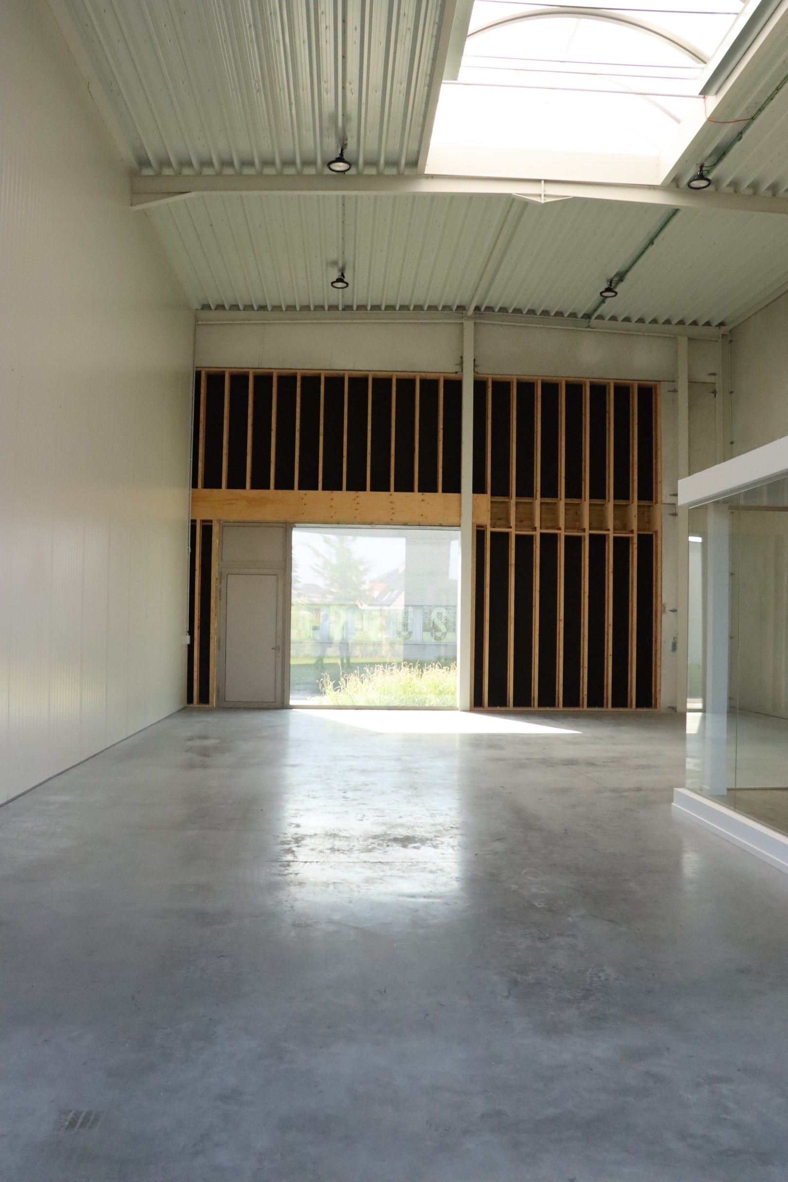 Nieuwbouwmagazijn van 187 m² met commerciële etalage foto 7