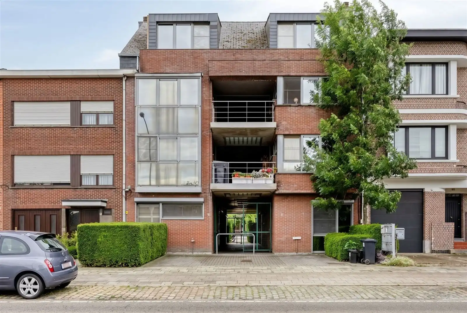 Instapklaar gemeubeld gelijkvloers appartement met tuin nabij het centrum van Edegem foto 2