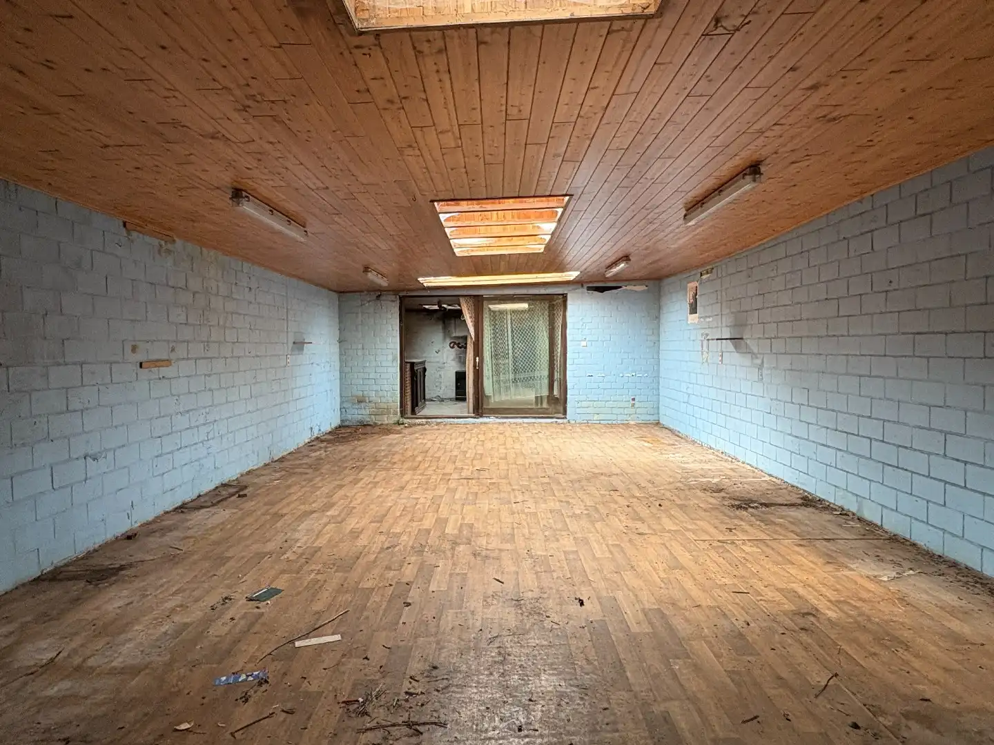 Grote te renoveren woning met zijdeur op 295 m² foto 8