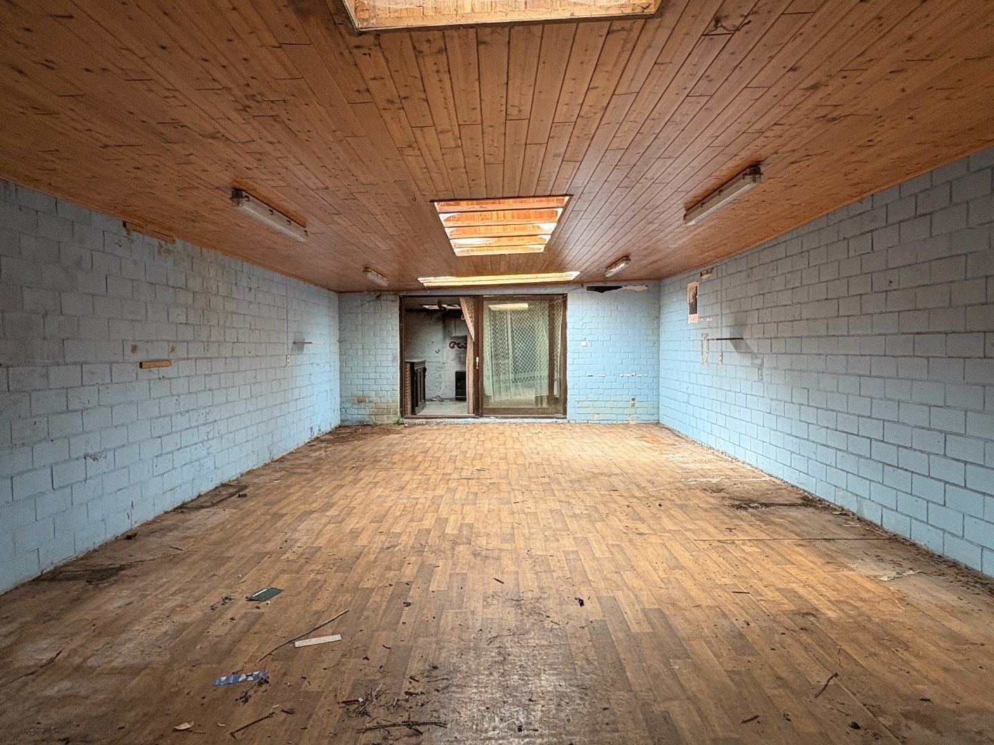Grote te renoveren woning met zijdeur op 295 m² foto 8