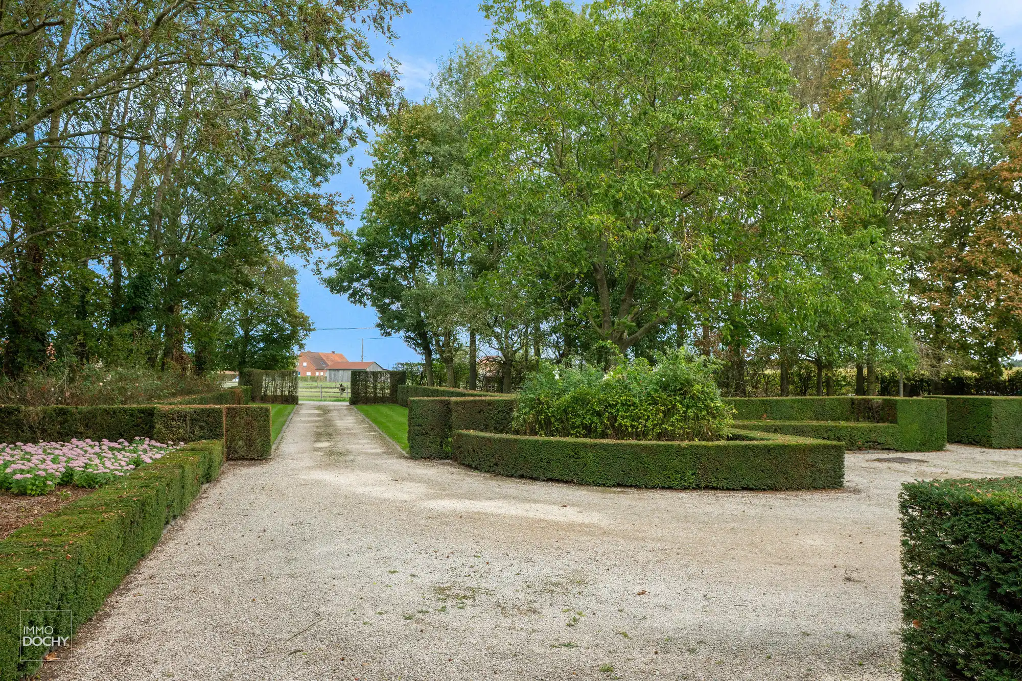 Rustig gelegen ruim landhuis op 6.402m² foto 4