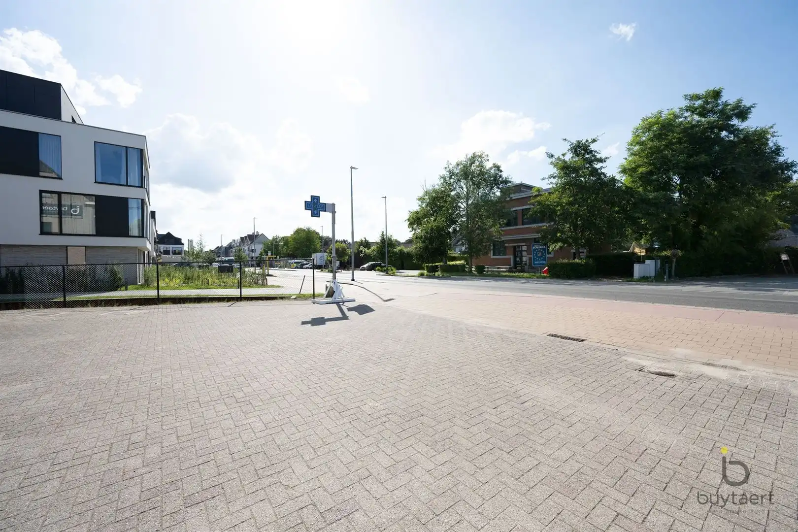 Handelsruimte met parking in Schilde. foto 17
