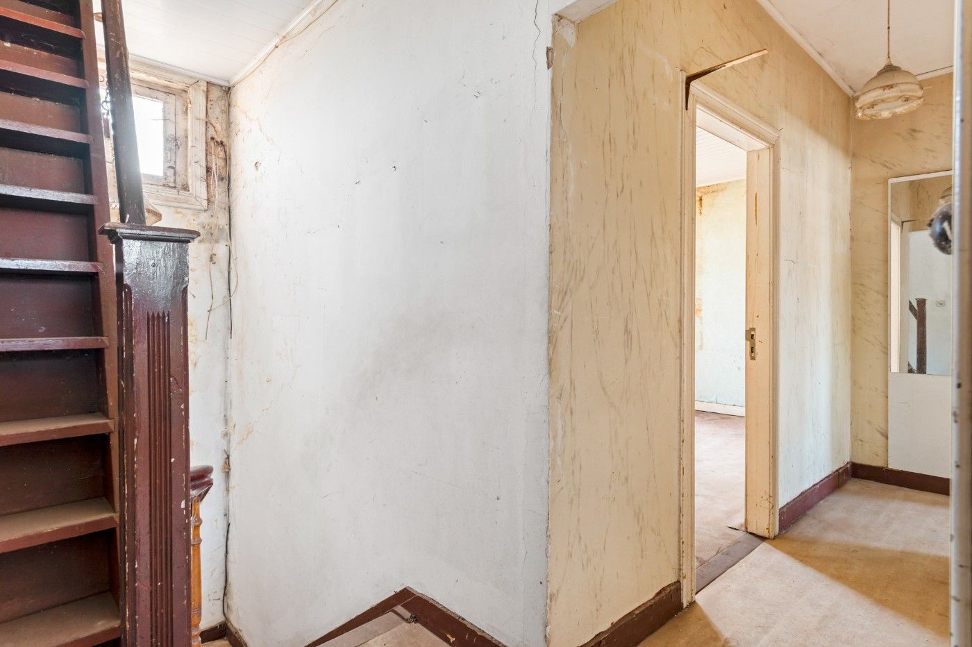 Ruime, volledig te renoveren woning met 4 slpk. en tuin in centrum Stabroek foto 13