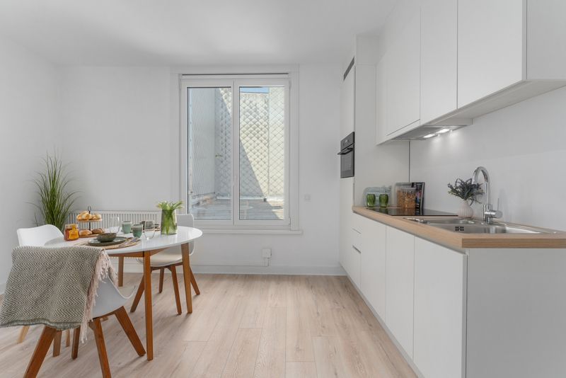 Volledig gerenoveerd appartement met 1 slaapkamer en terras foto 3