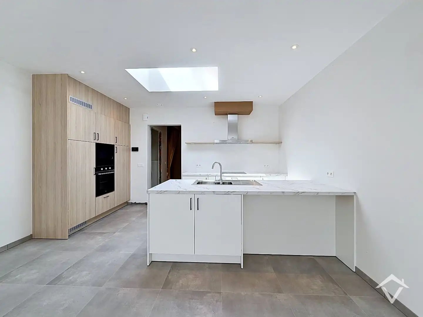Centraal gelegen nieuwbouwwoning met 3 slaapkamers, tuin en overdekte autostaanplaats foto 6