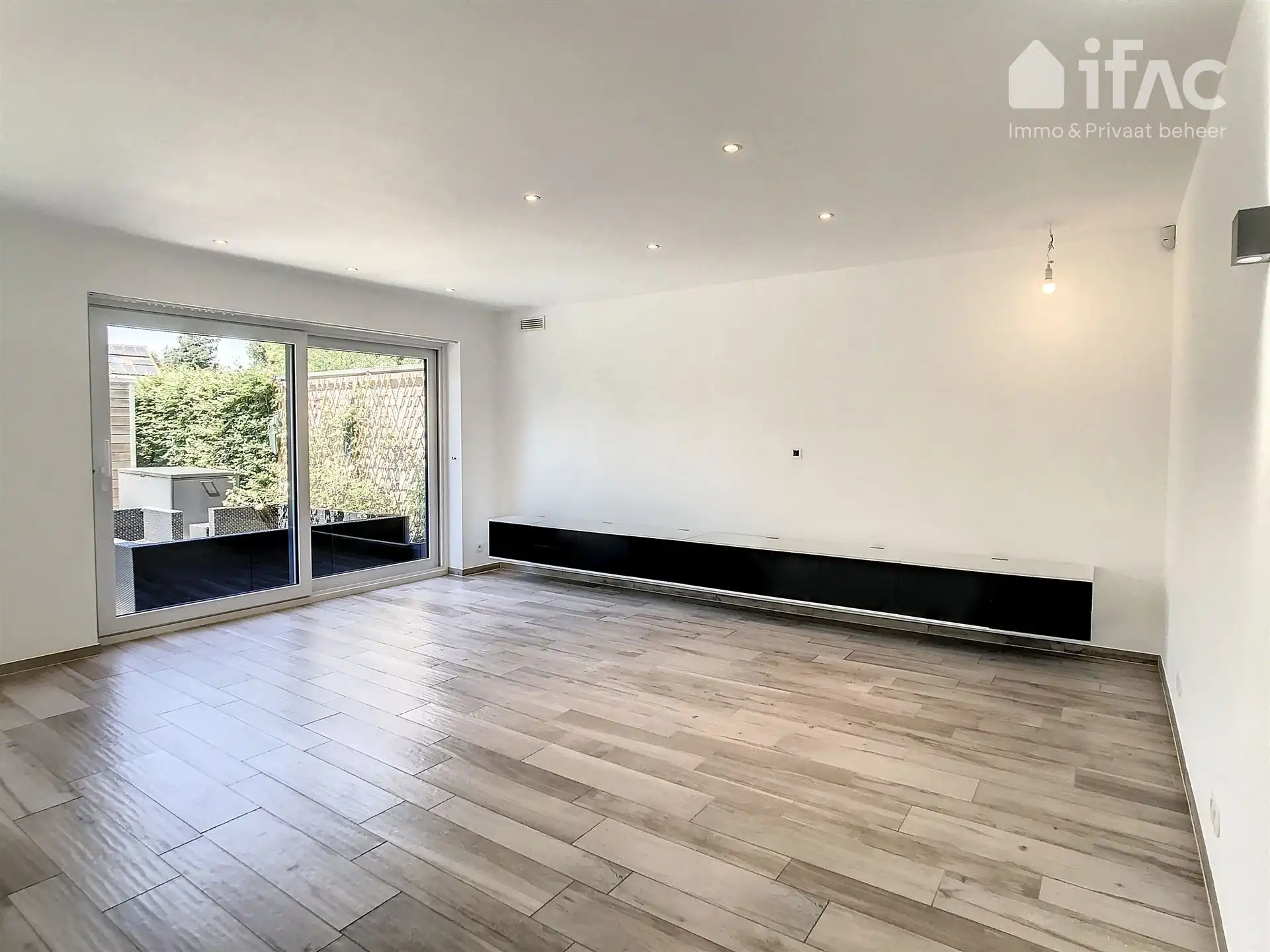 Moderne villa met 5 kamers foto 3