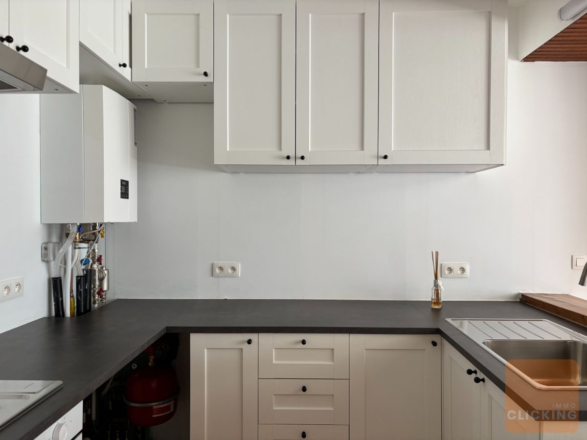 Tof 2 slaapkamer appartement met 2 parkeerplaatsen en ruime tuin foto 3