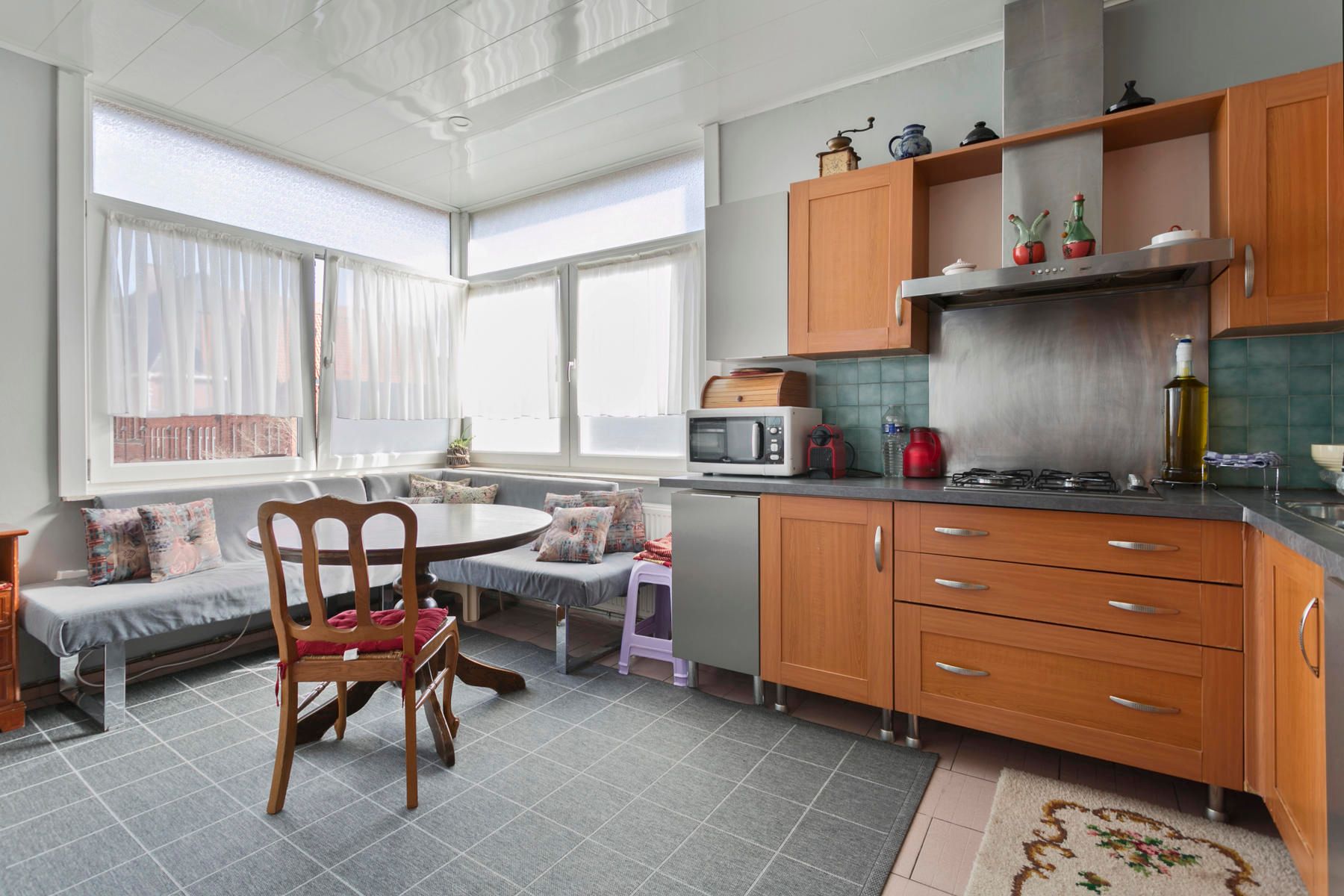 Karaktervol opbrengstgebouw op toplocatie in Ronse! foto 14