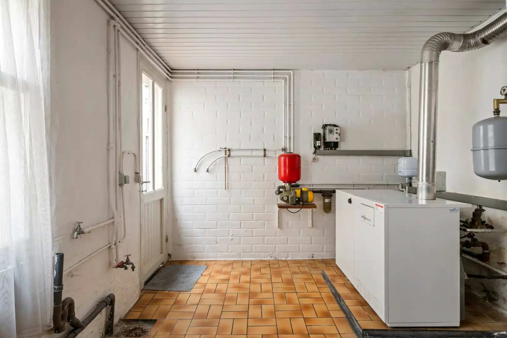 Woning met 3, mogelijks 5 slaapkamers en tuin met uitweg in Kortrijk-centrum foto 17