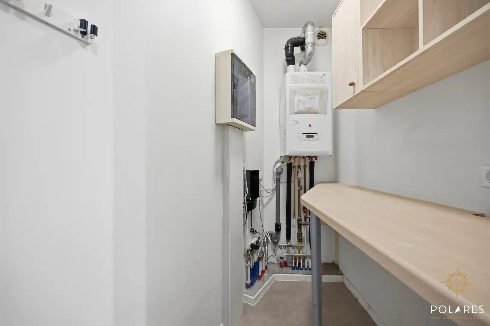 Instapklaar 2-slpk appartement met ruim terras en parkeerplaats foto 3