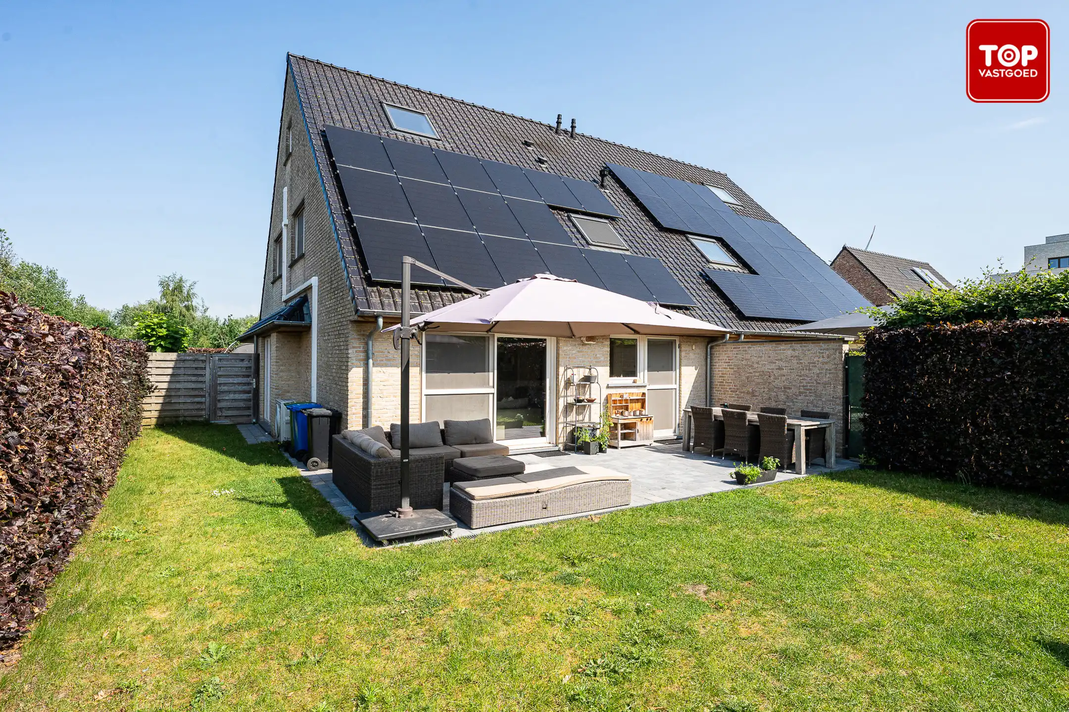 Instapklare woning met 4 slaapkamers en zonnige, zuidgerichte tuin. foto {{pictureIndex}}