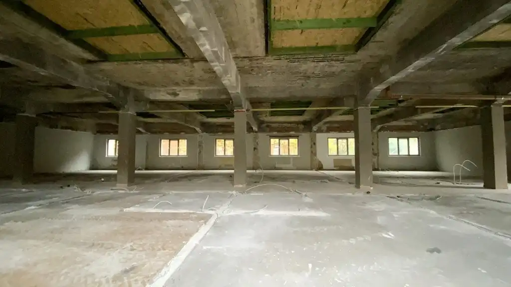 Kantoorrenovatieproject te koop vlakbij klaverblad in Gent foto 3