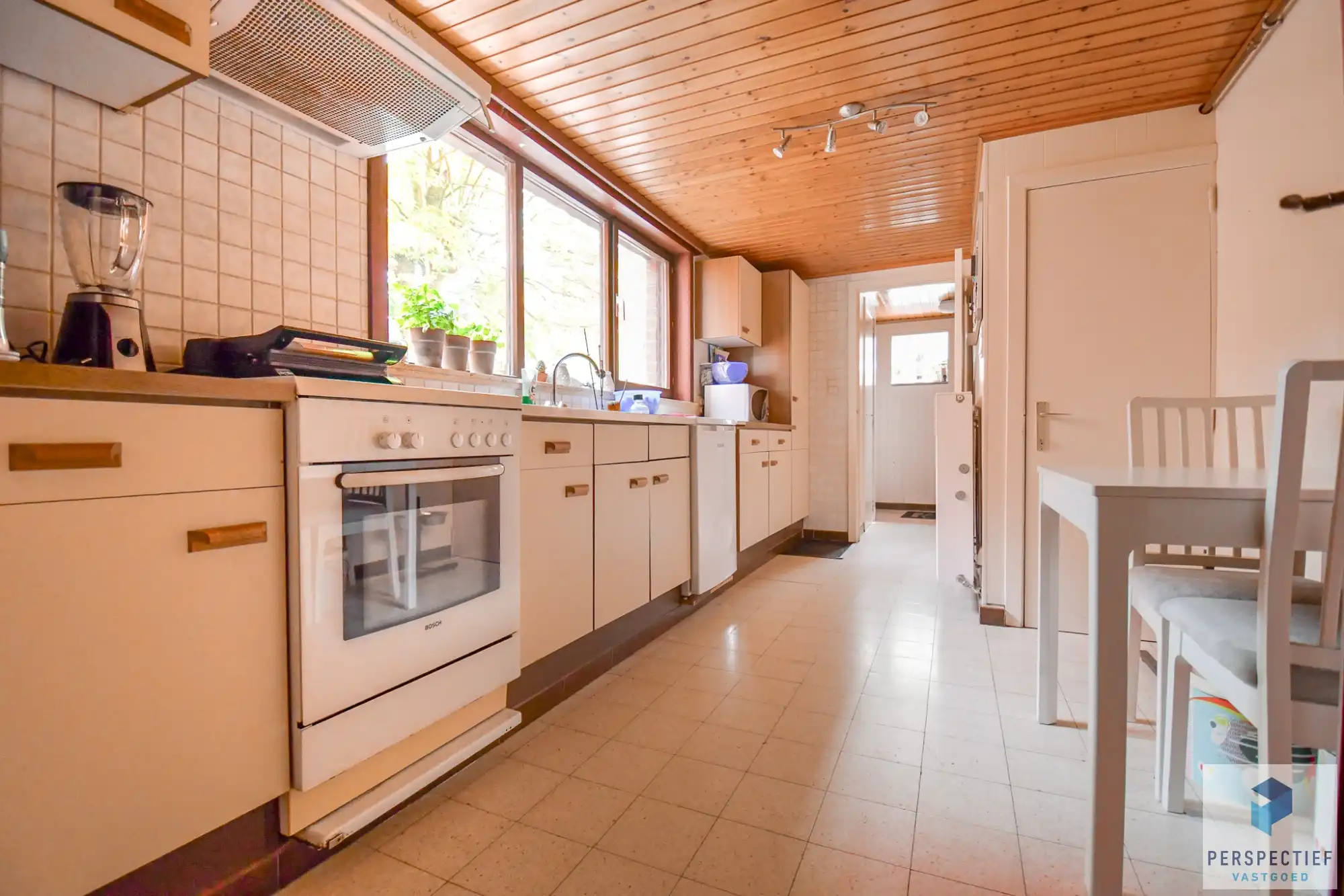 Ruime halfopen bebouwing met tuin en garage in het centrum van Oedelem foto 11