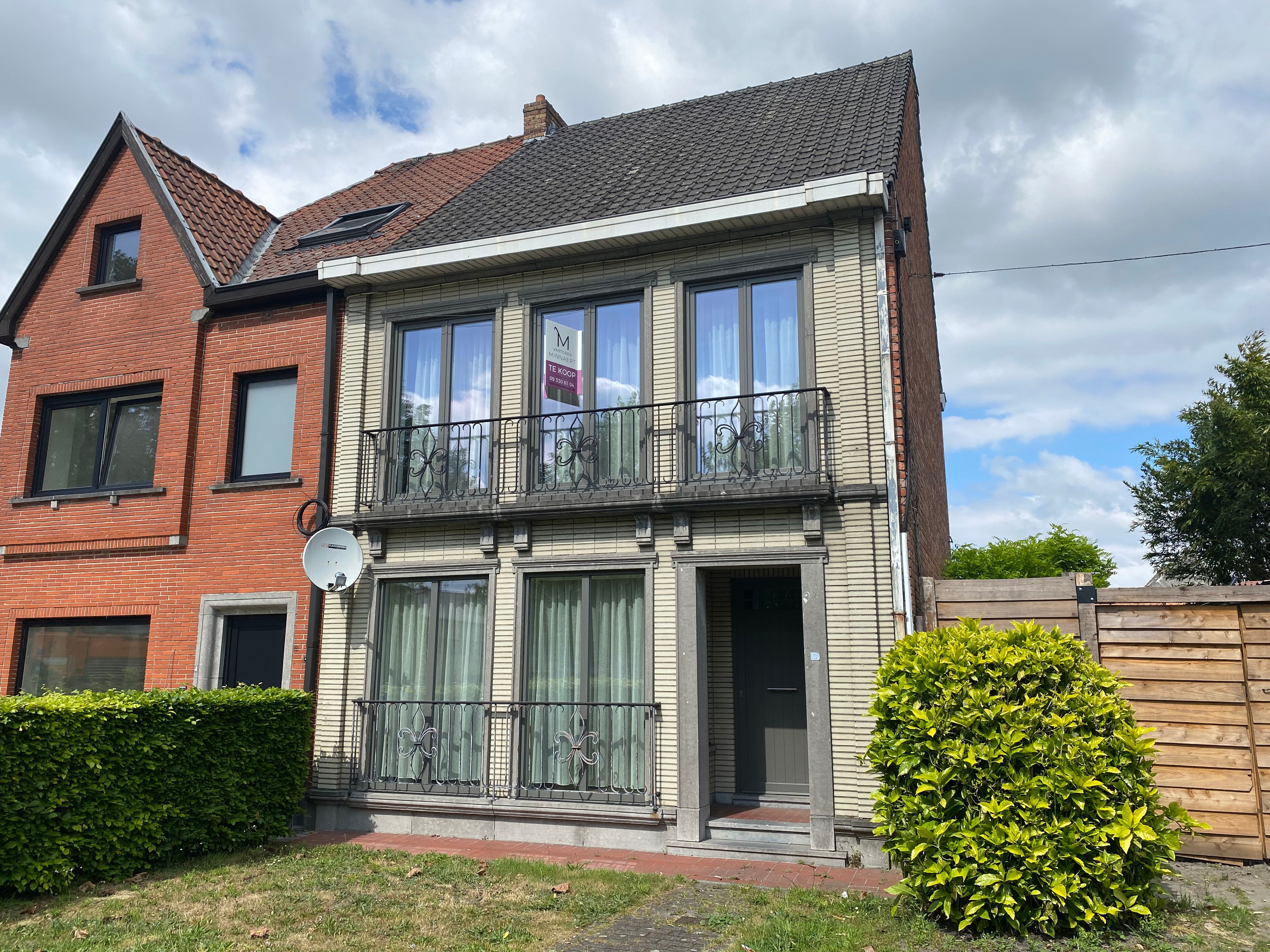 Hoofdfoto van de publicatie: Charmante rijwoning te koop met tuin en veel potentieel