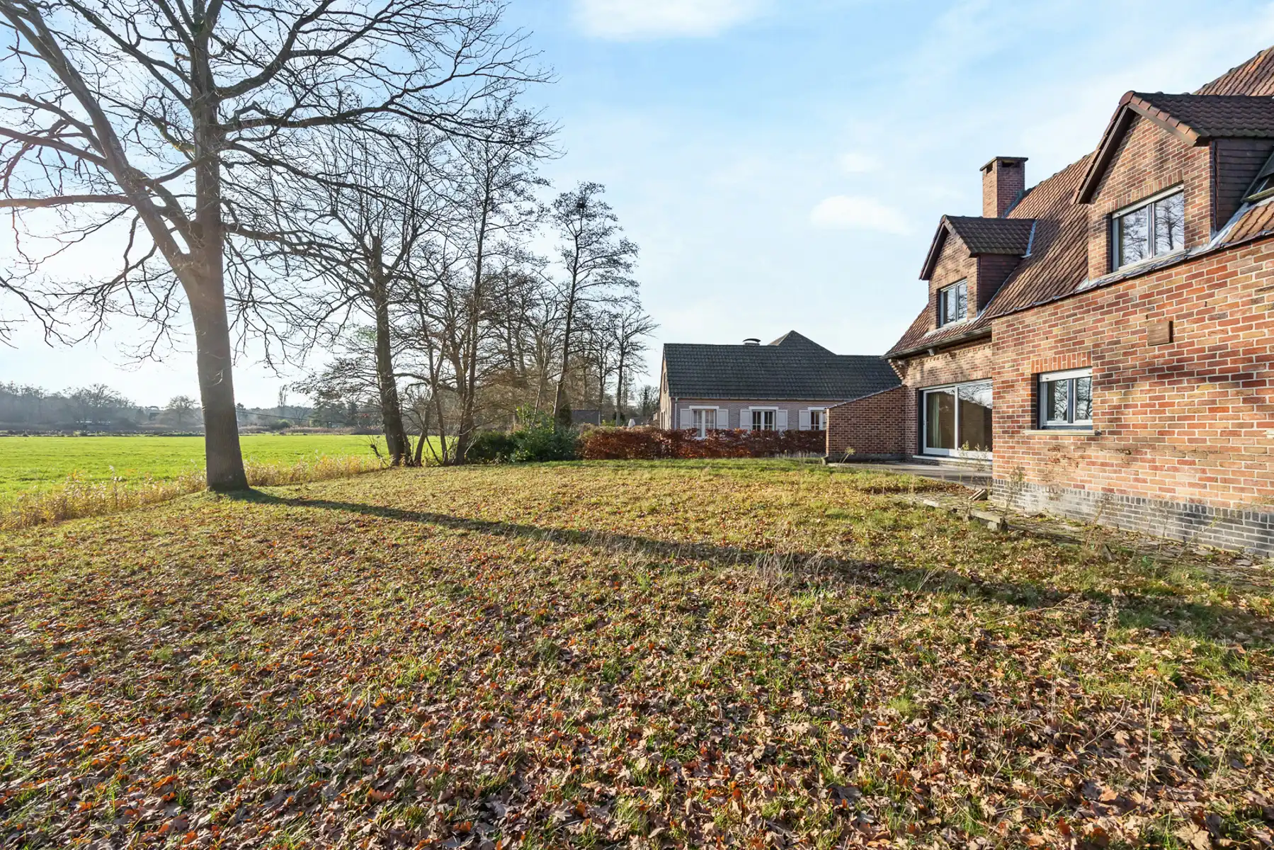 Te renoveren villa op ca.1005 m² met uniek vrij uitzicht foto 17