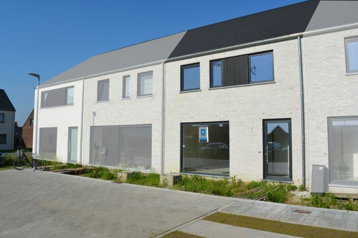 Instapklare nieuwbouwwoning met zonnige tuin te Roeselare foto 1