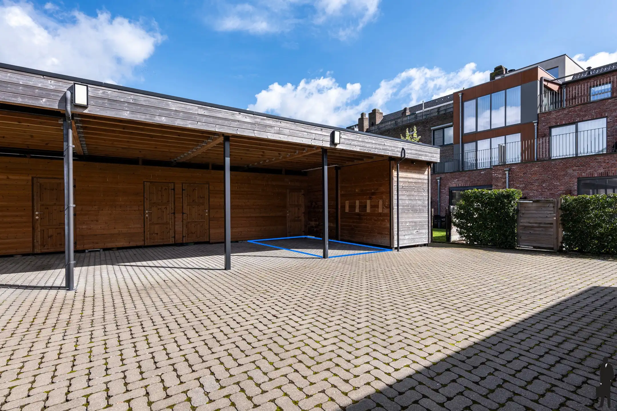 Instapklaar gelijkvloers appartement met tuin en carport foto 14