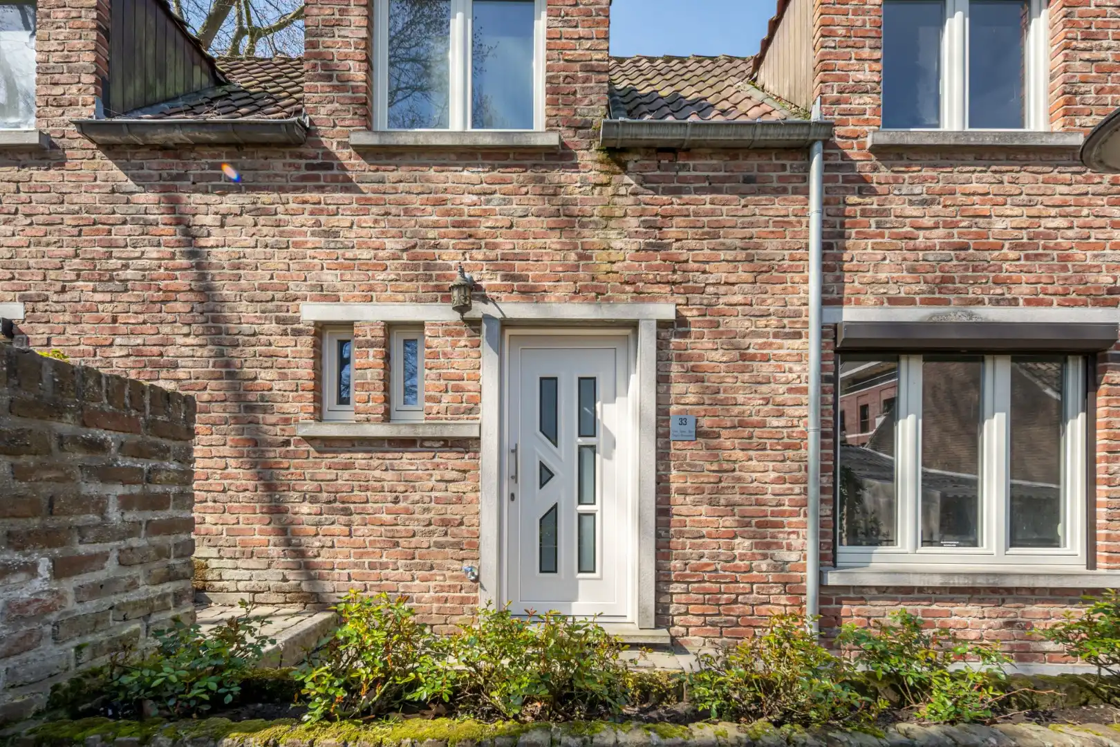 Gezellige, instapklare stadswoning in het centrum van Maaseik grenzend aan de groene wal!  foto 2