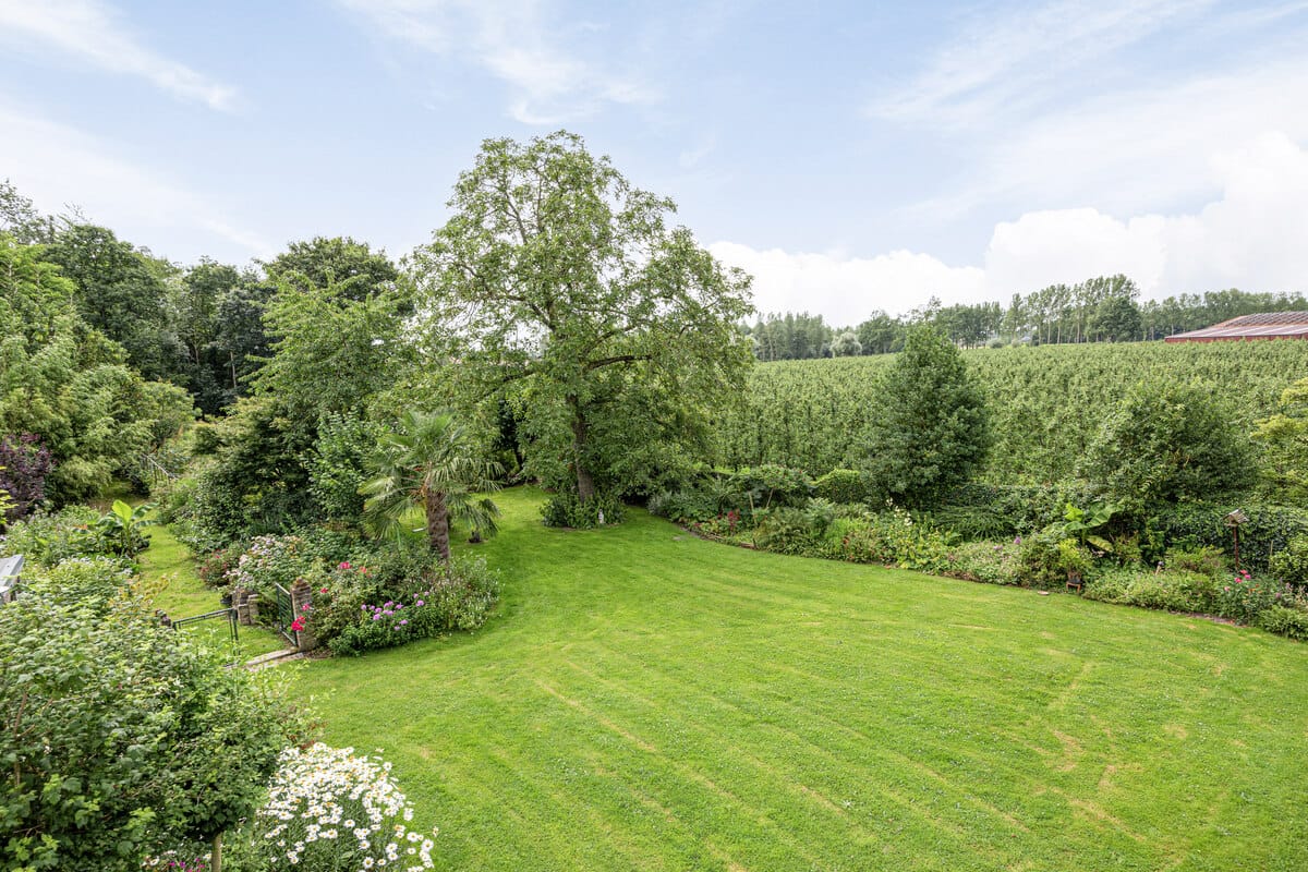 Charmante villa te koop met sprookjesachtige tuin foto 33