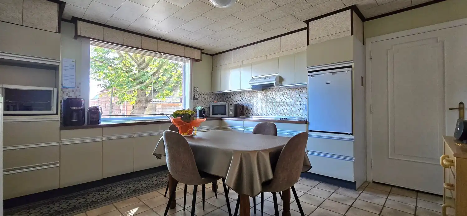 TE KOOP: te renoveren open bebouwing met 4 ruime slaapkamers foto 7