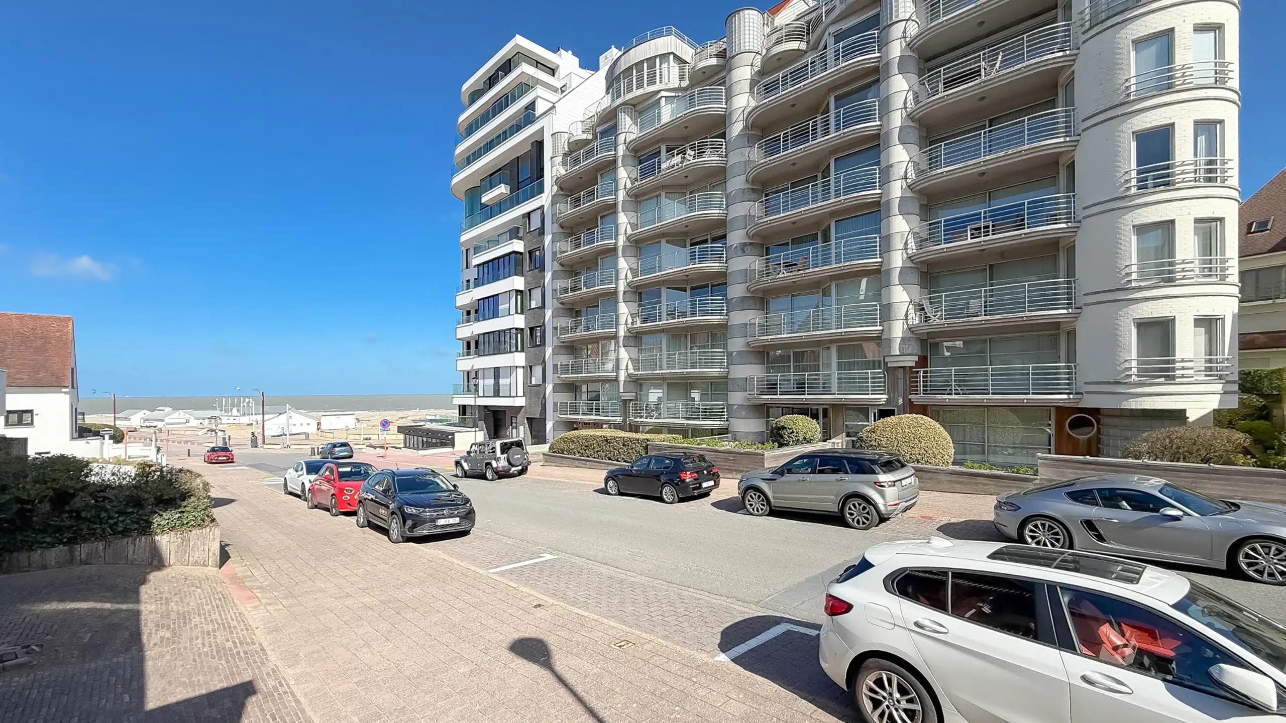 Lichtrijk appartement met terras en zeezicht in Duinbergen foto 23