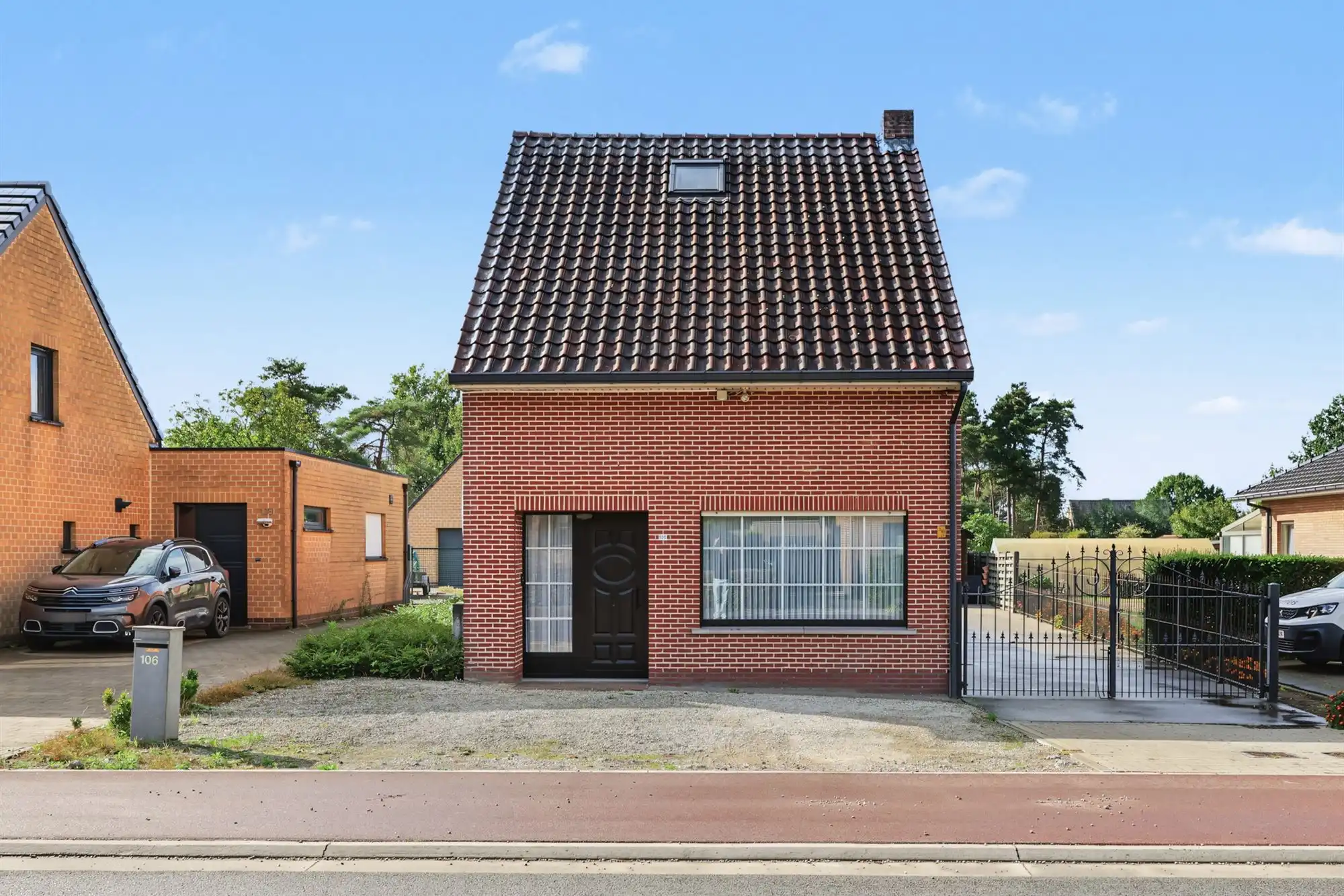 Hoofdfoto van de publicatie: Instapklare woning op ruim perceel met paardenstallen