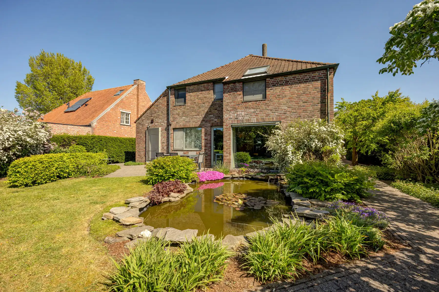 Ruime gezinswoning op een perceel van ca 675 m² in een doodlopende straat. foto 30