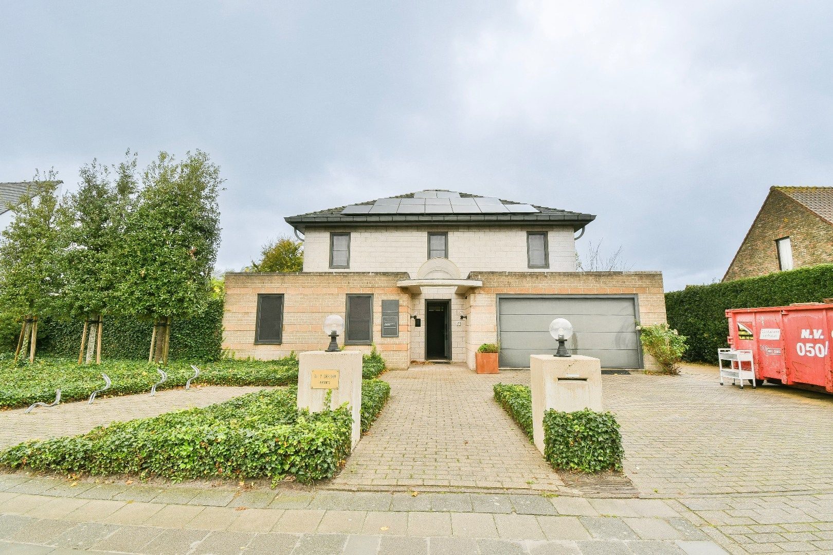 Prachtige Villa met Zwembad in het hartje van Oudenburg Te huur.  foto {{pictureIndex}}