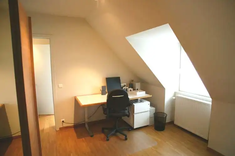 Prachtig Dakappartement met 2 slaapkamers en TERRAS te huur in Roeselare foto 7