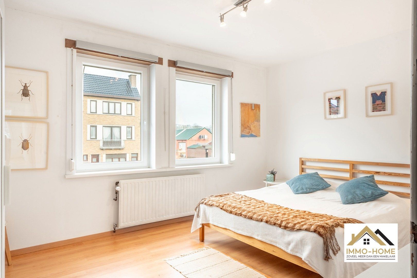 Lichtrijke halfopen bebouwing op toplocatie foto 18