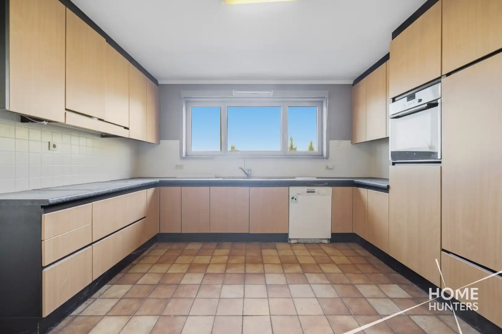 UITZONDERLIJK BEDRIJFSGEBOUW MET 2.268 M² LOODSRUIMTE EN 528 M² KANTOREN IN IEPER foto 39