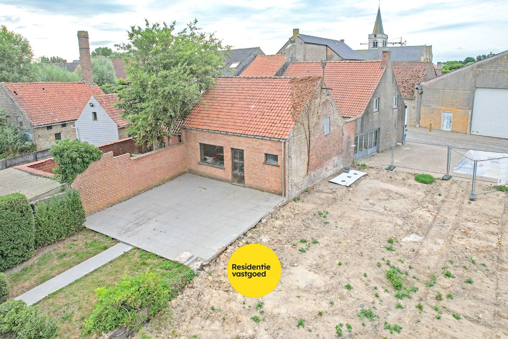 Ruime gezinswoning met 3 slaapkamers, grote tuin en garage.  foto 24