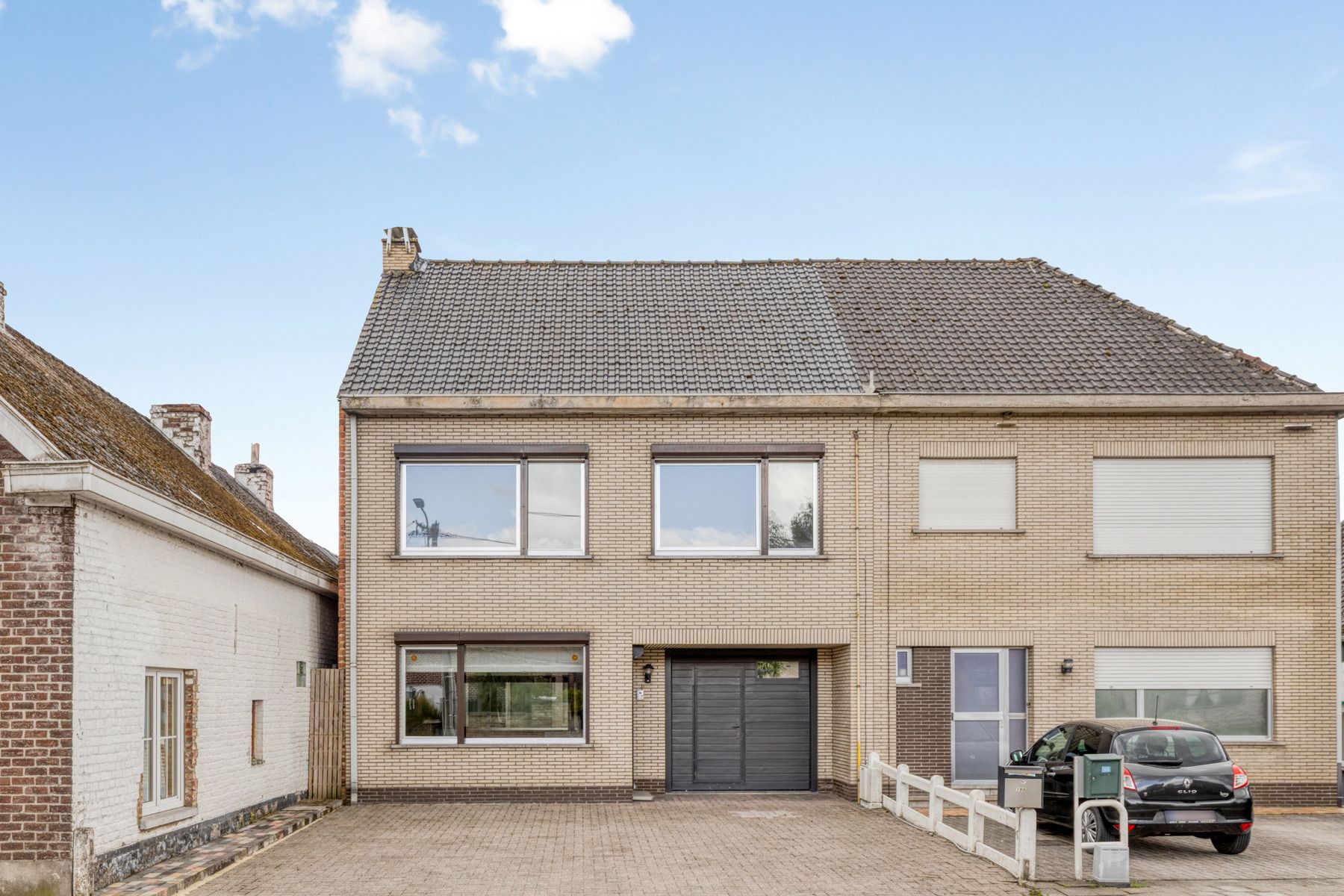 Hoofdfoto van de publicatie: Op te frissen halfopen woning met loods te Affligem
