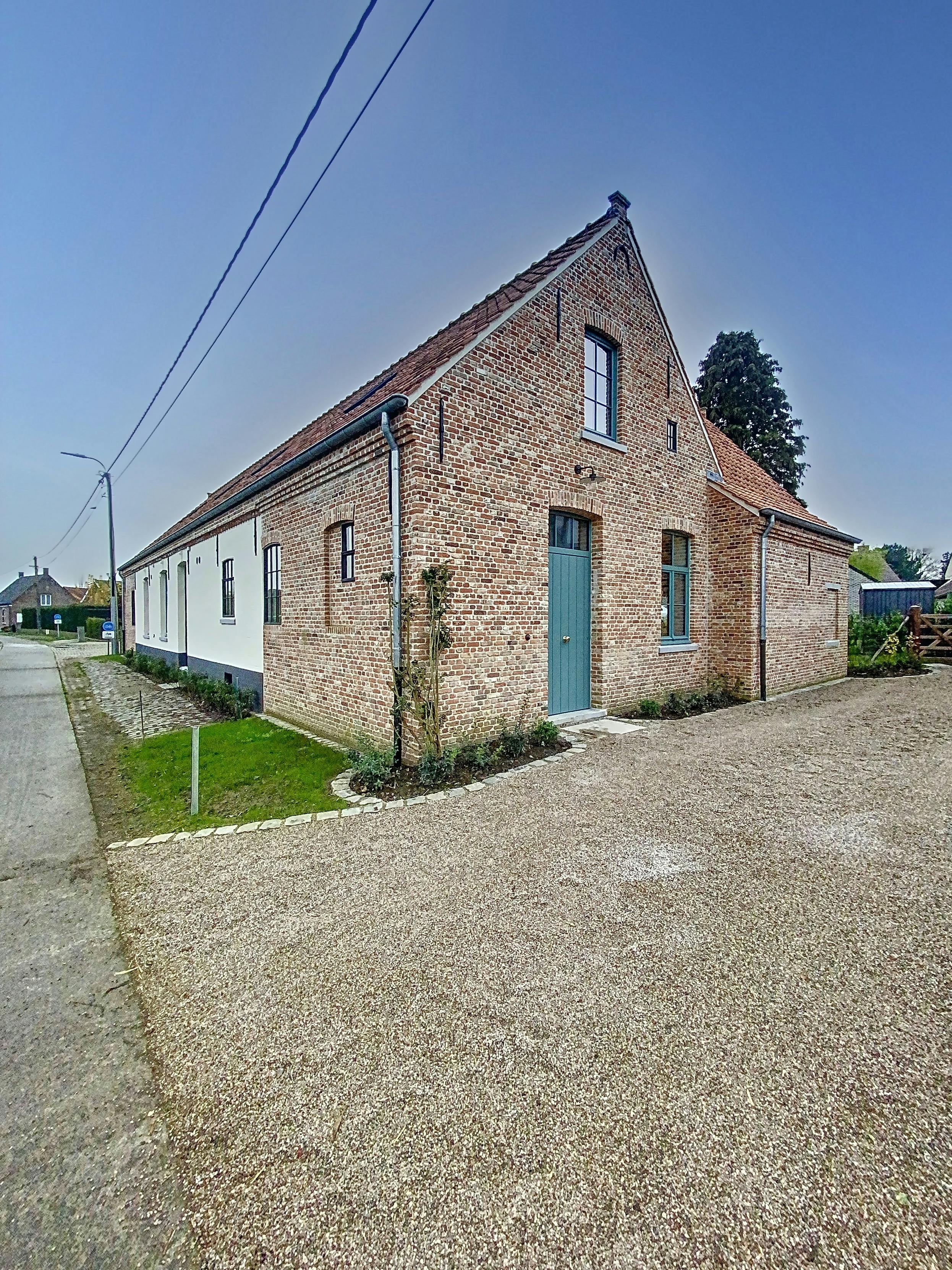 Prachtige nieuwbouw met landelijk karakter en 3 slaapkamers foto {{pictureIndex}}