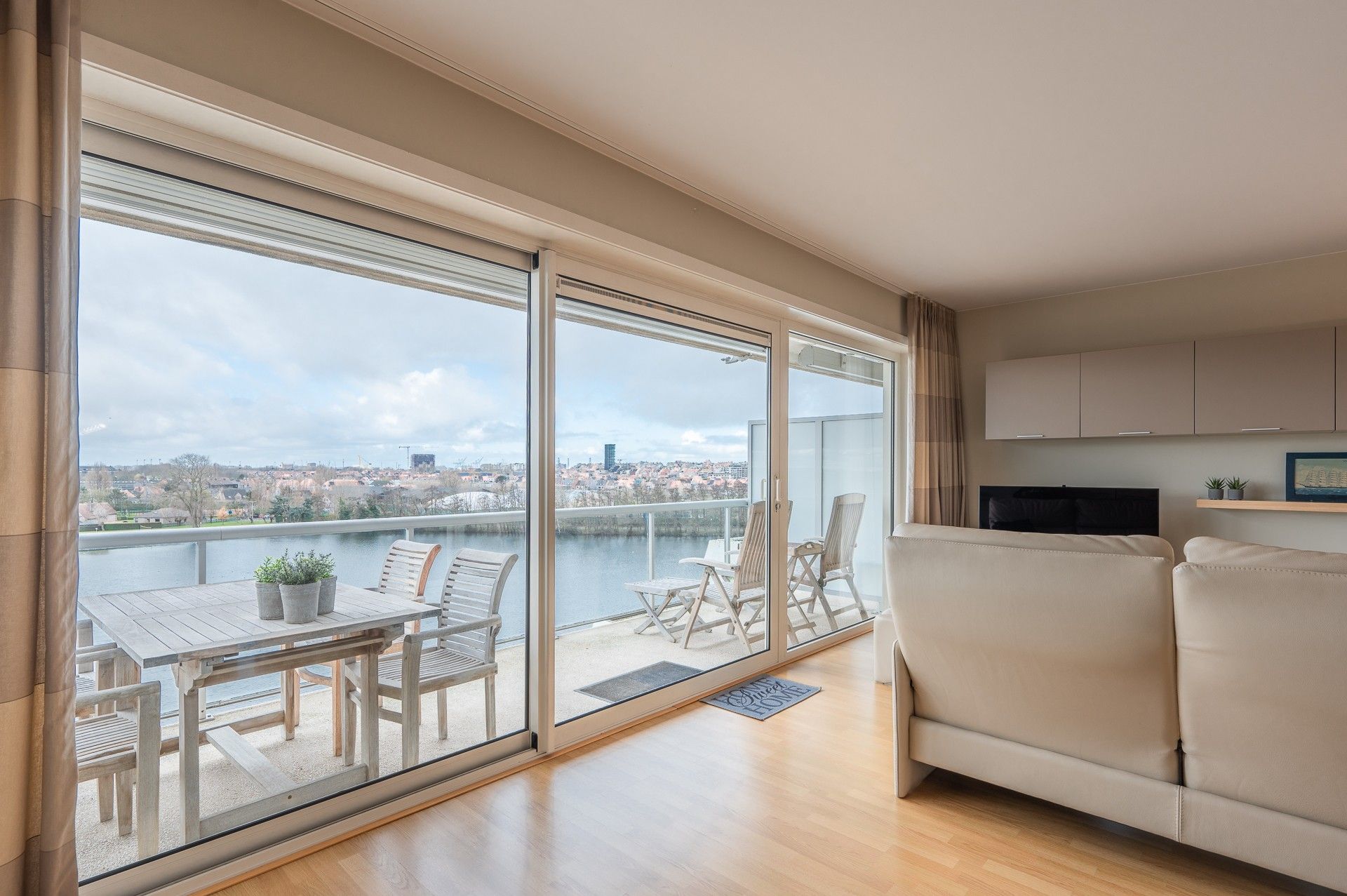 Gemeubeld: 2 slaapkamer appartement met adembenemende zichten! foto 6