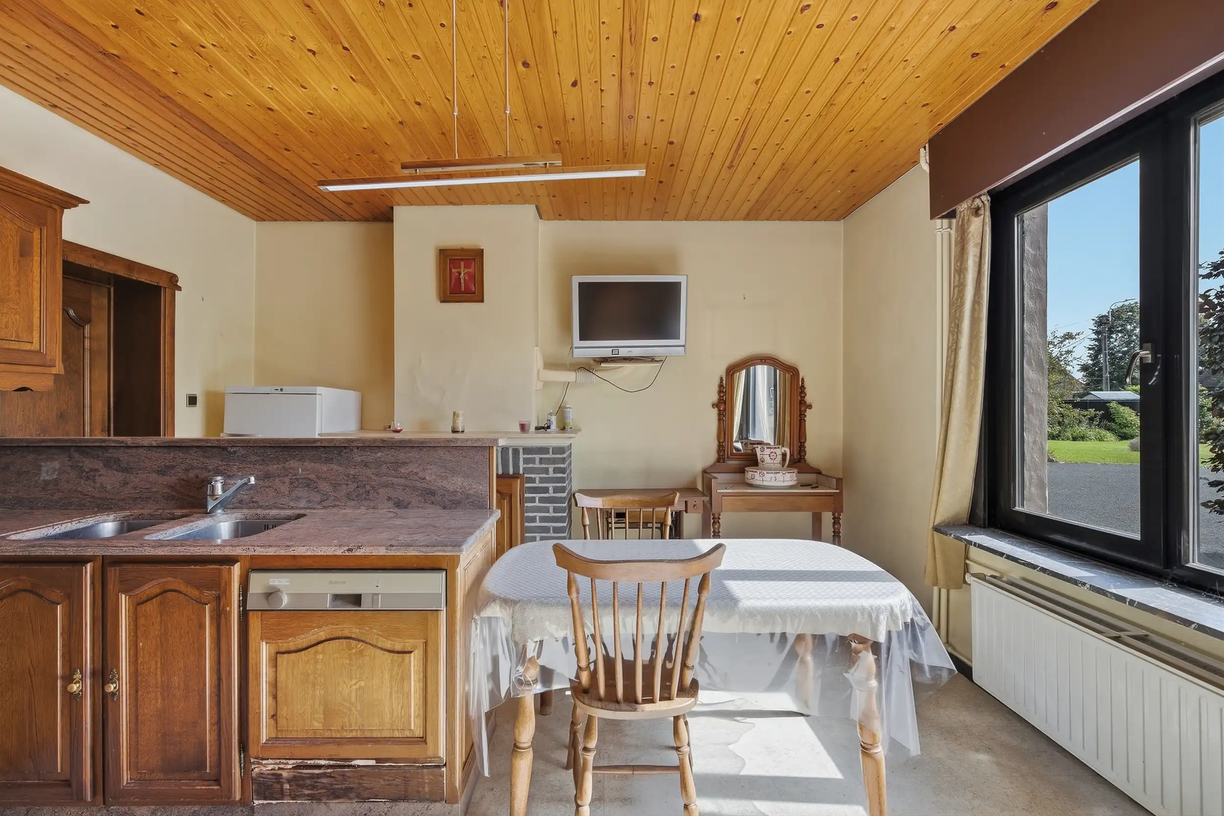 Te renoveren woning met tal van mogelijkheden foto 23