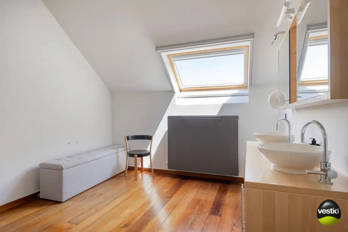 EXCLUSIEVE HOEVE MET MEERDERE WOONGEDEELTES, ATELIER, STALLING en AANPALENDE WEIDE OP CA. 1,6 HECTARE NABIJ DOMEIN NIEUWENHOVEN. foto 30