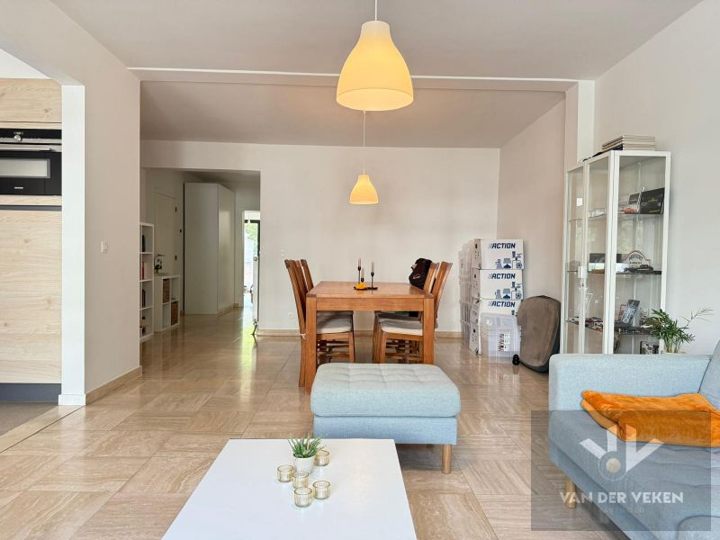 Stijlvol appartement met riant terras en 2 SLPK in hartje Hasselt foto 6