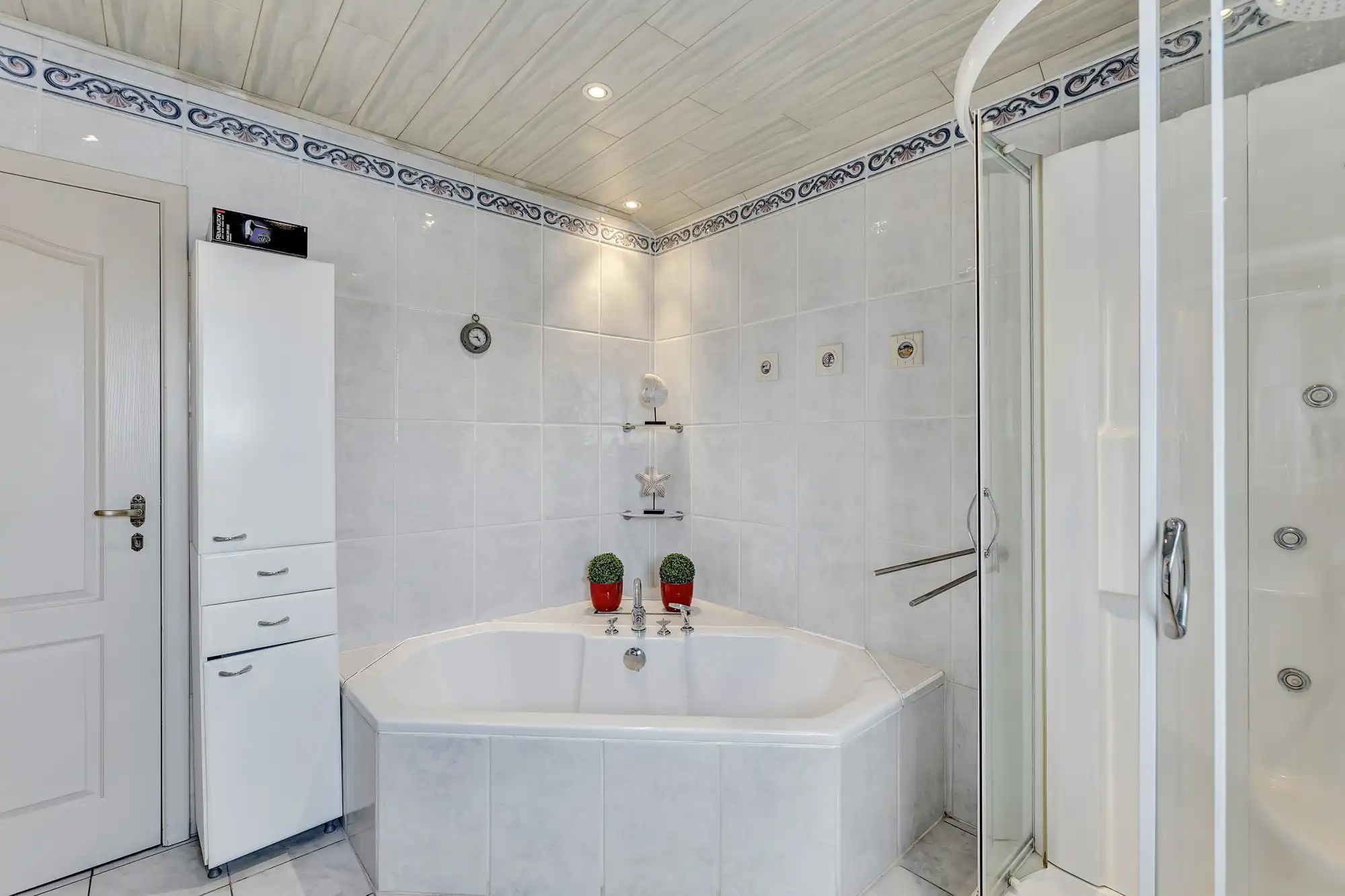 Goed onderhouden villa op groot perceel met 4 slaapkamers foto 37