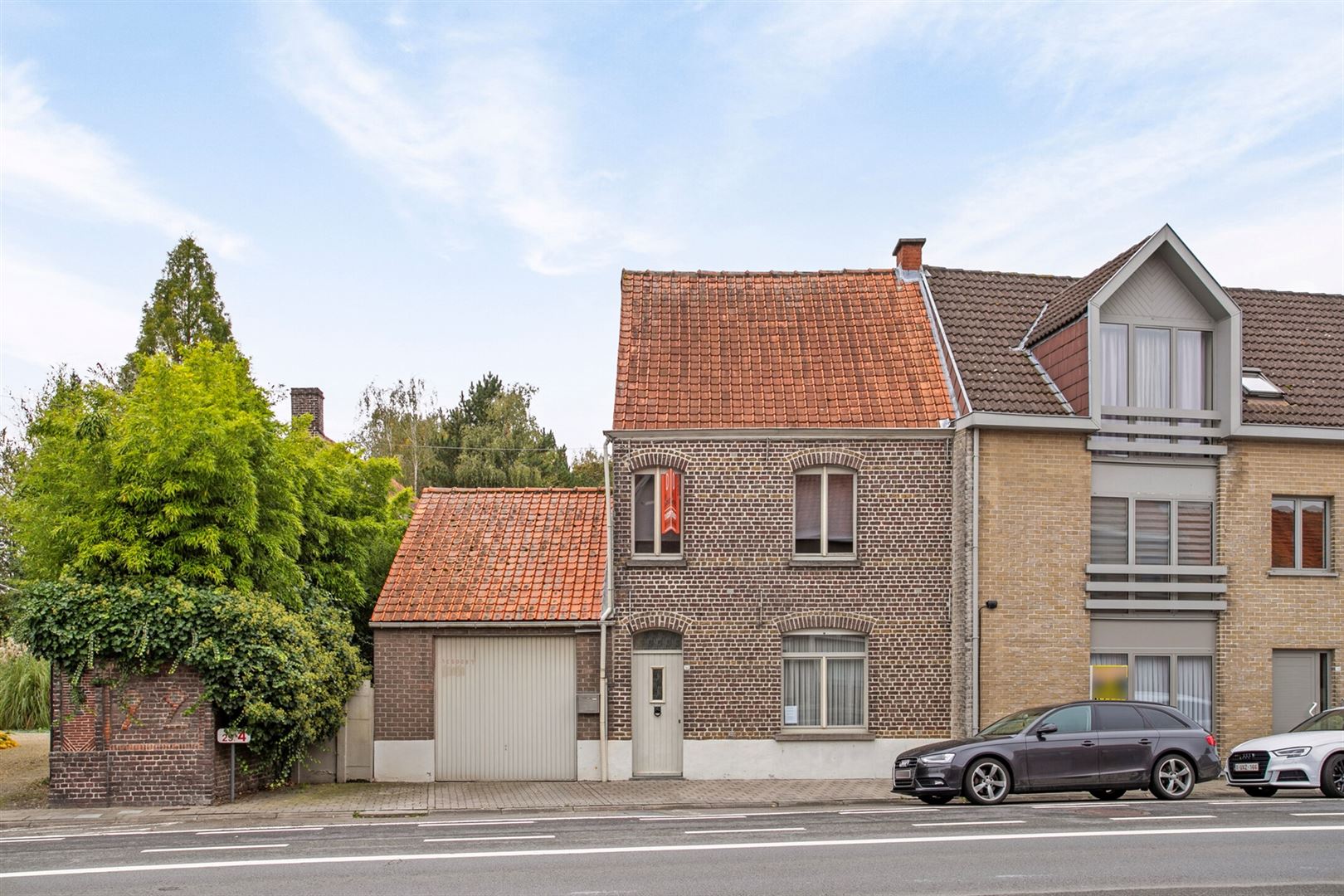 Te renoveren woning op 1439m² met uitweg achteraan foto 1