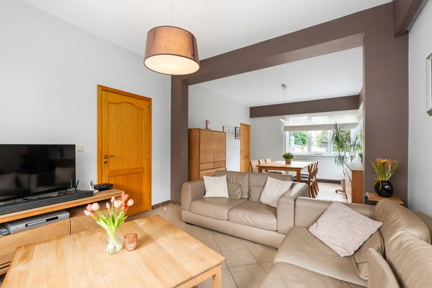 Gezinswoning met 2 slaapkamers, zolder, grote tuin en garage foto 4