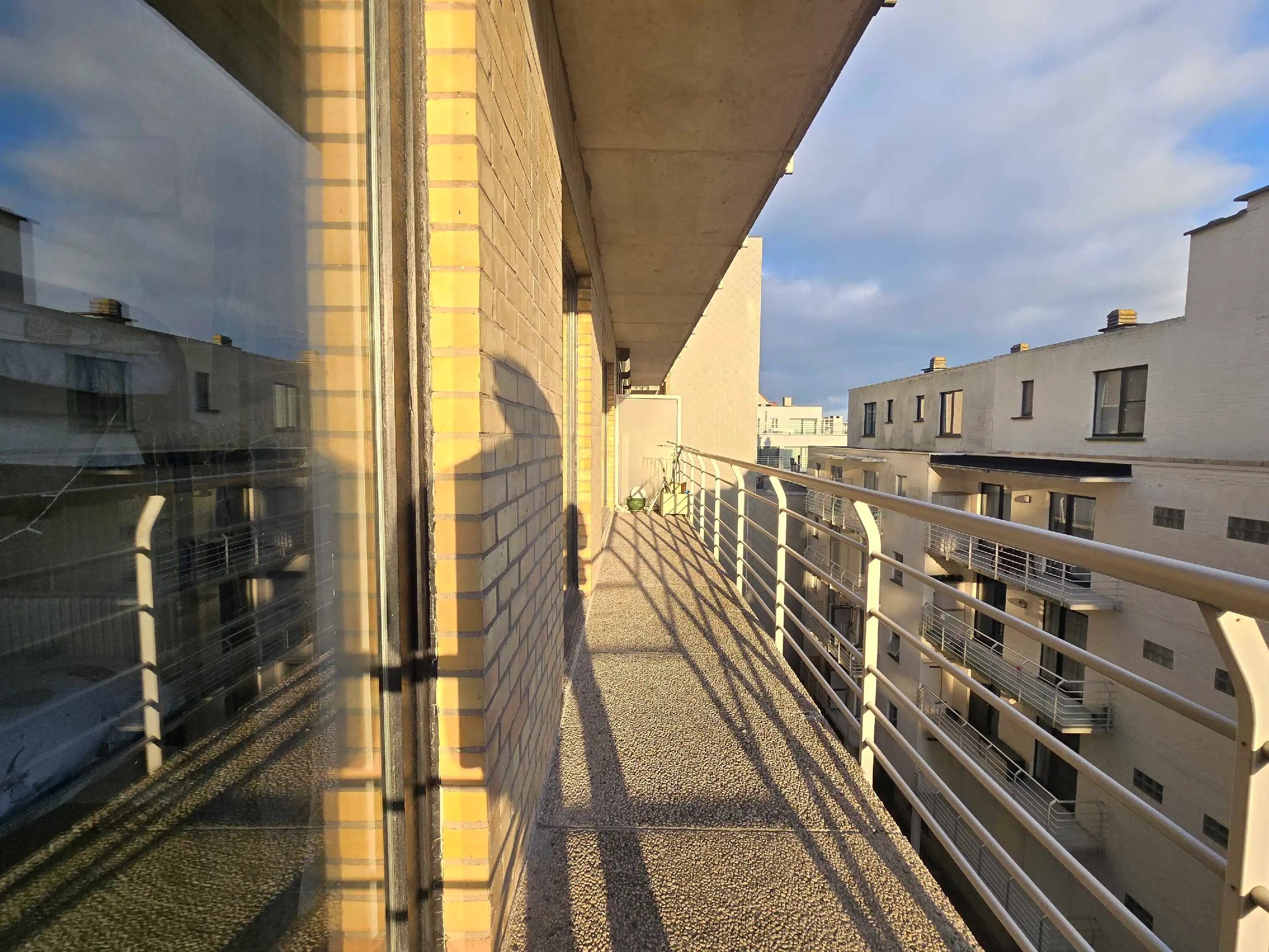 Op te knappen appartement met frontaal zeezicht  te Nieuwpoort foto 9