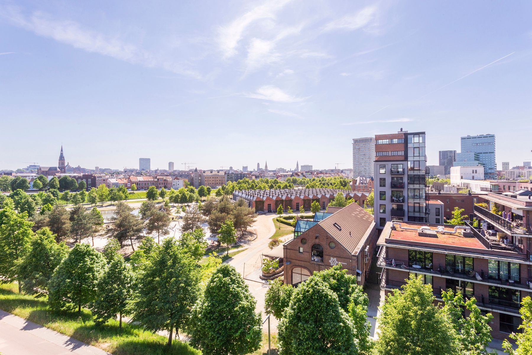 Penthouse met adembenemend parkzicht aan Park Spoor Noord foto {{pictureIndex}}