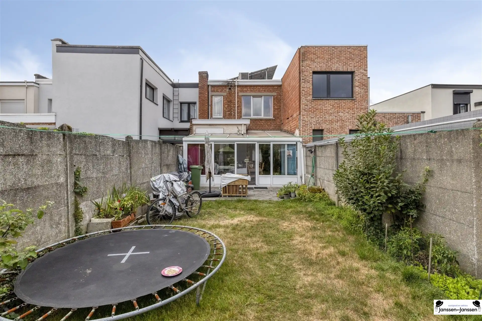 Welkom in deze charmante gezinswoning, ideaal gelegen in het hart van Wilrijk. foto 11